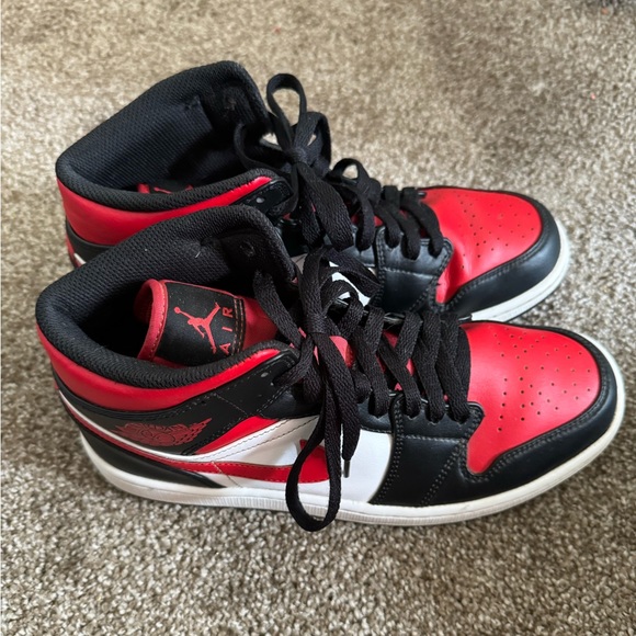 Size 9 Nike Air Jordans Red, White and Black - Picture 4 of 4